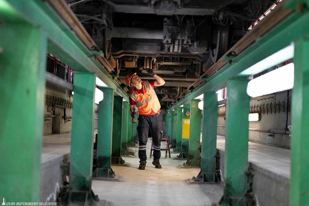 İzBB'den dev tasarruf: Metro ve tramvay araçları öz kaynaklarla onarılıyor 11